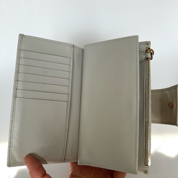 ๐ฏ PRADA Logo Off-White Saffiano Leather Bifold Wallet on Chain - Picture 6 of 13